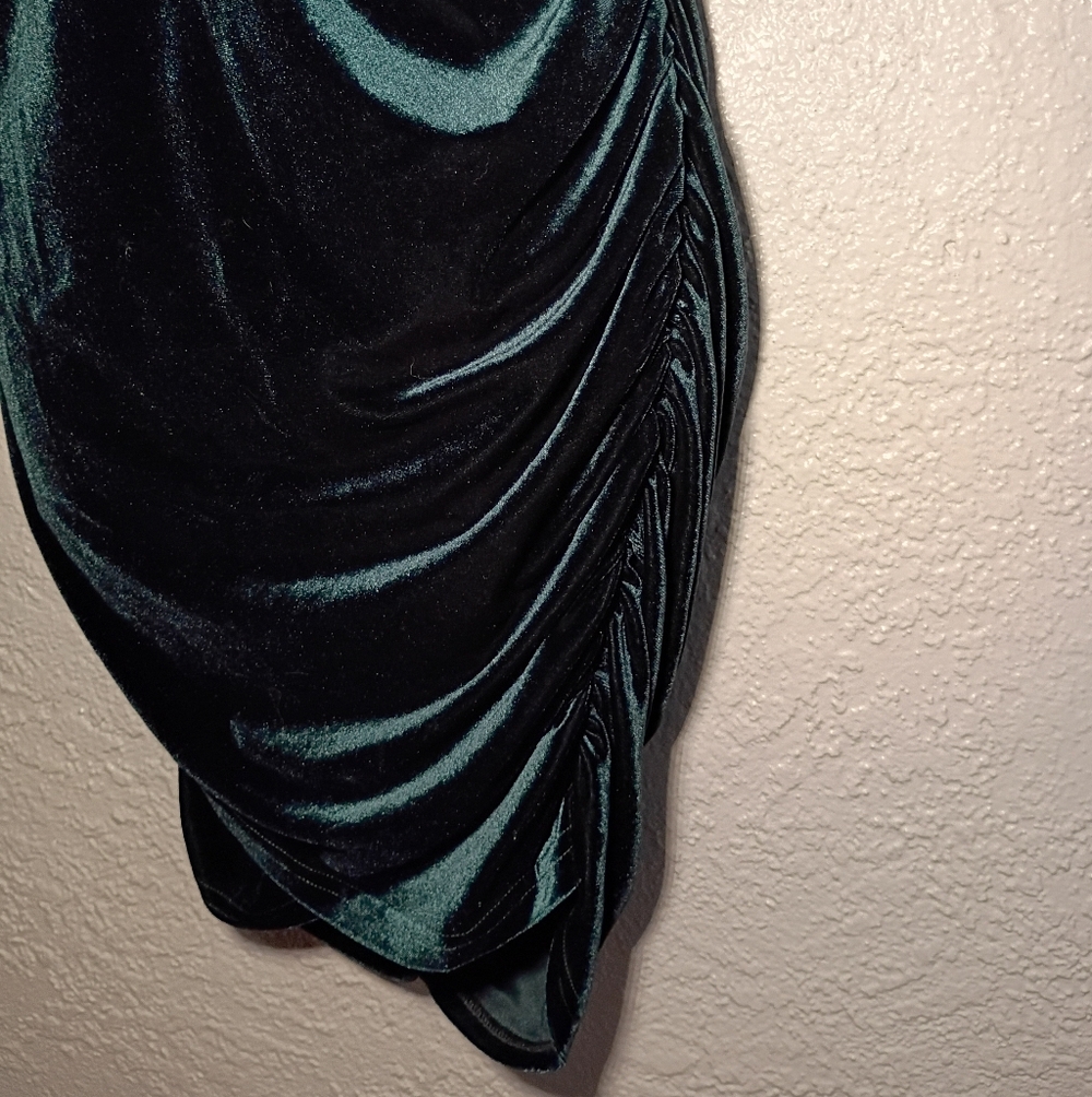 Moalluom Green Velvet Mini Dress - Picture 6 of 7